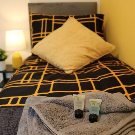 Elegant Room In Stylish House 밀턴 케인즈 외부 사진