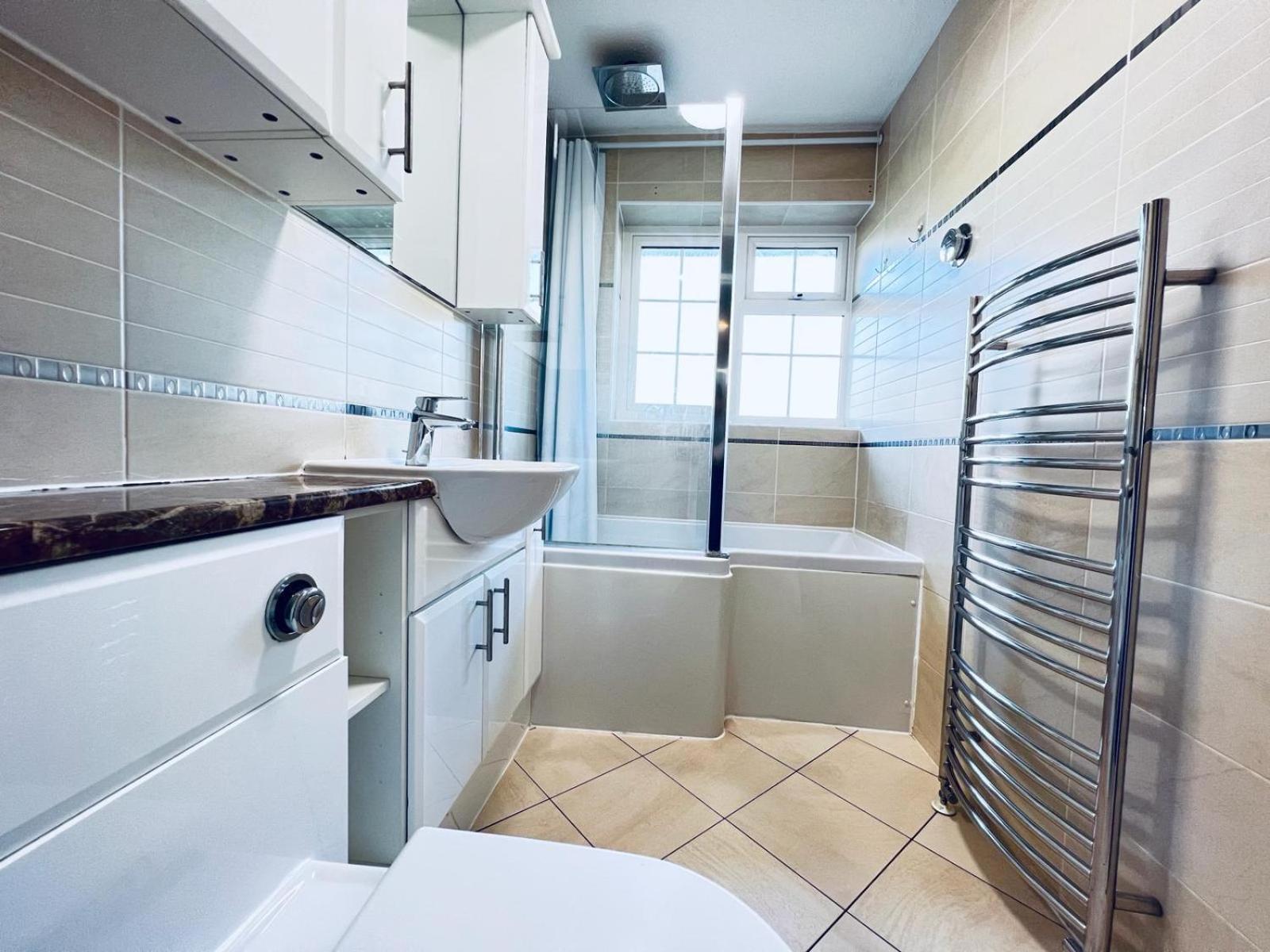 Elegant Room In Stylish House 밀턴 케인즈 외부 사진