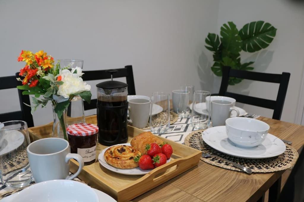 Elegant Room In Stylish House 밀턴 케인즈 외부 사진