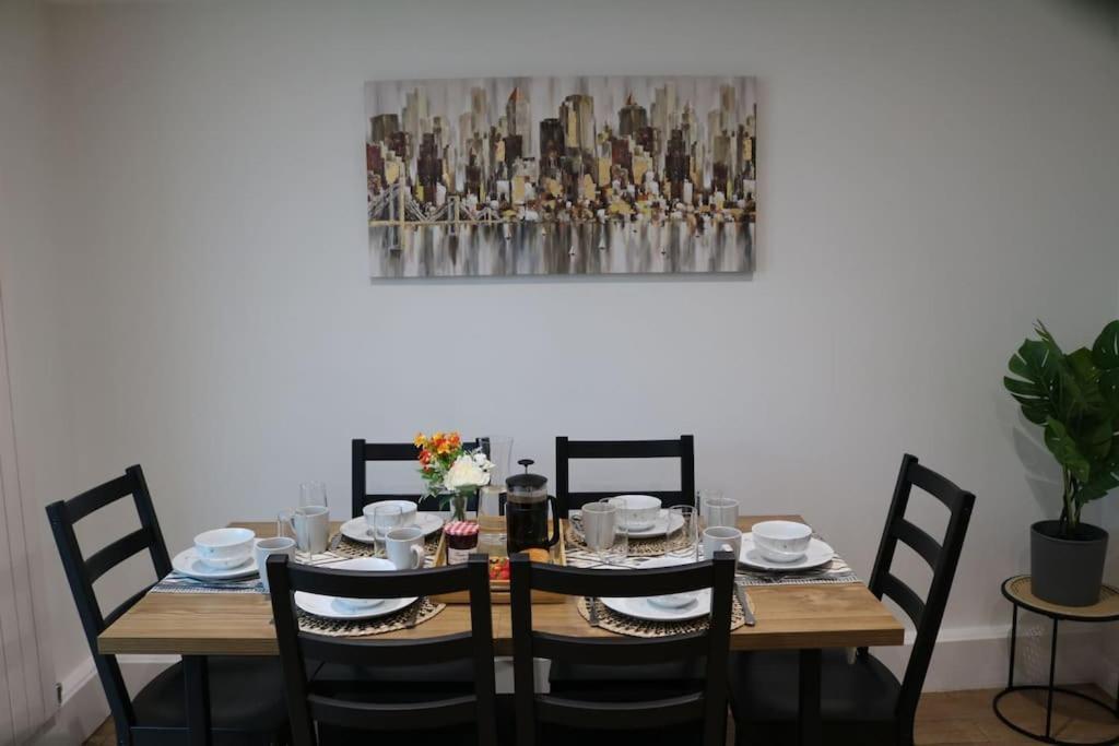 Elegant Room In Stylish House 밀턴 케인즈 외부 사진